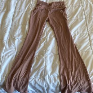 super soft muave yoga pants